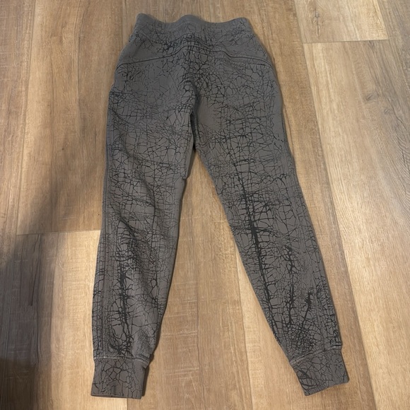 Lululemon Warm Down Jogger *7/8 Length Thread Dye Rover Black size 4 - Picture 9 of 11